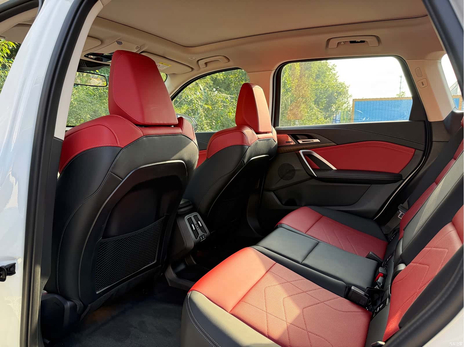 BMW iX1, 2025 14