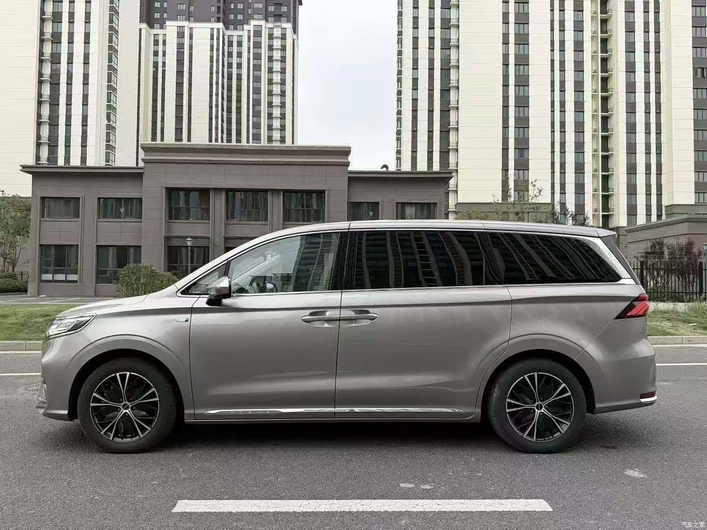 Roewe iMAX8, 2023 3