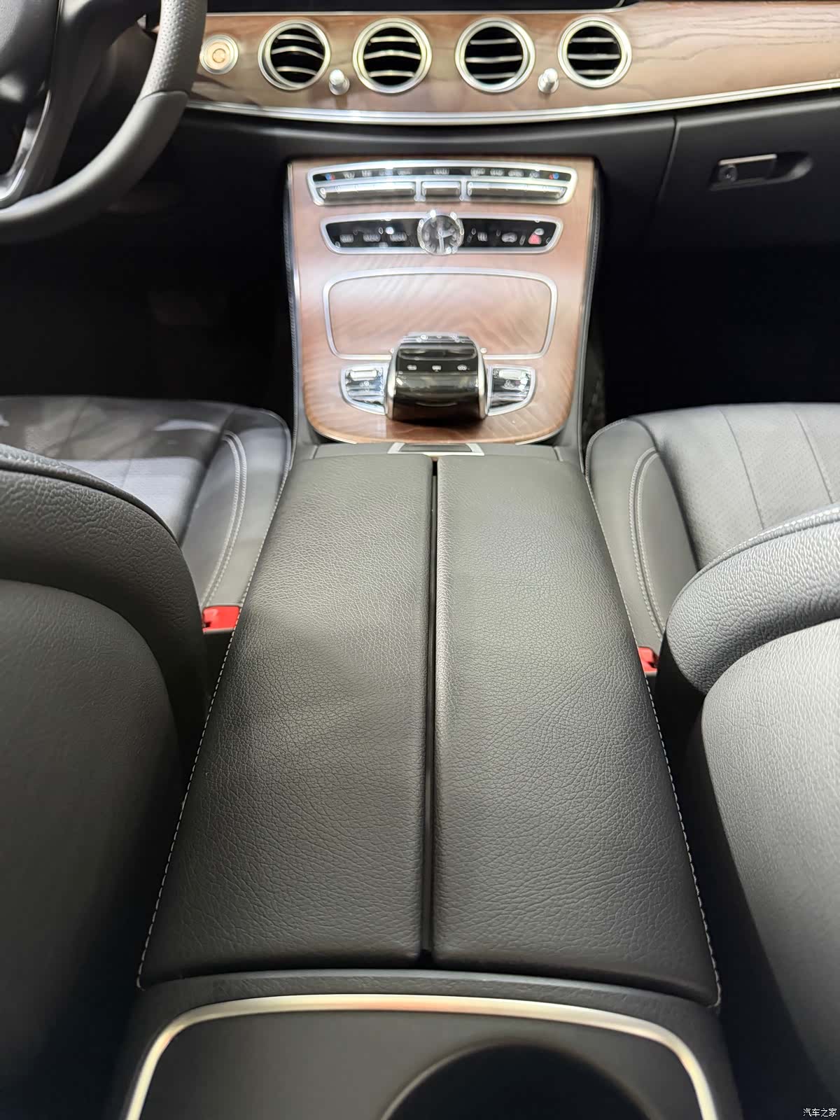 Mercedes-Benz E-Class, 2018 10