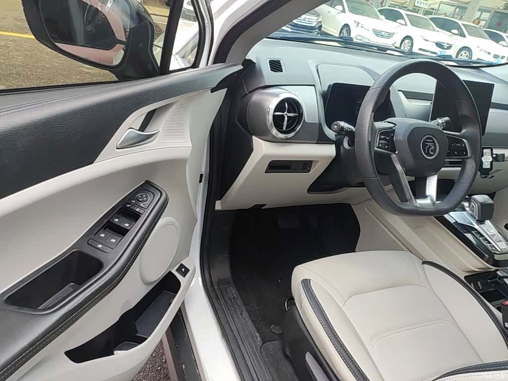 BYD Yuan, 2022 16