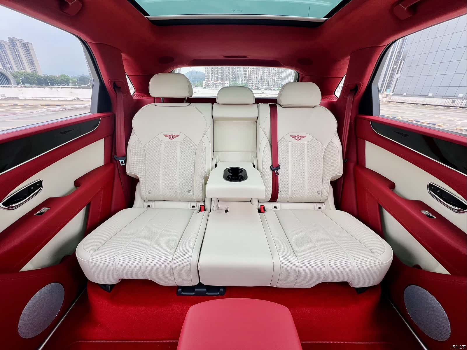 Bentley Bentayga, 2026 11