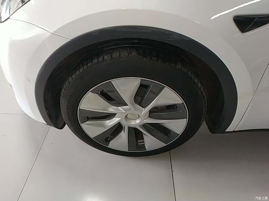 Tesla Model Y, 2022 23
