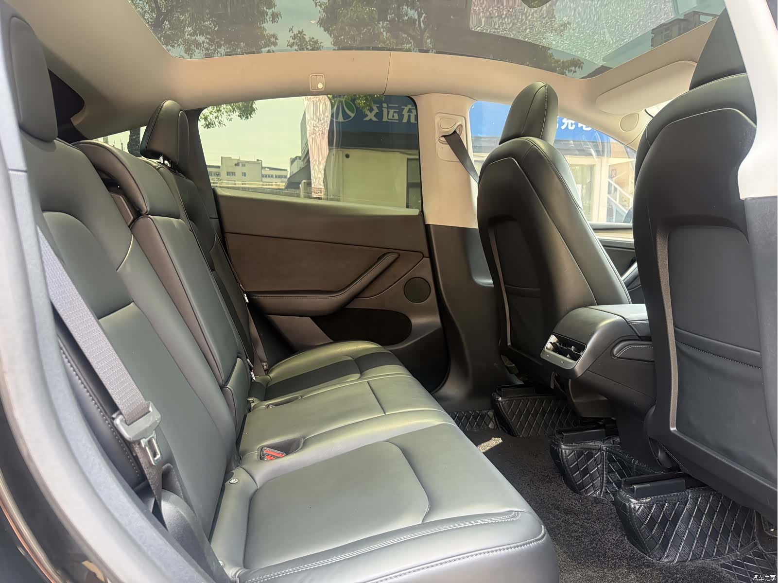 Tesla Model Y, 2022 14