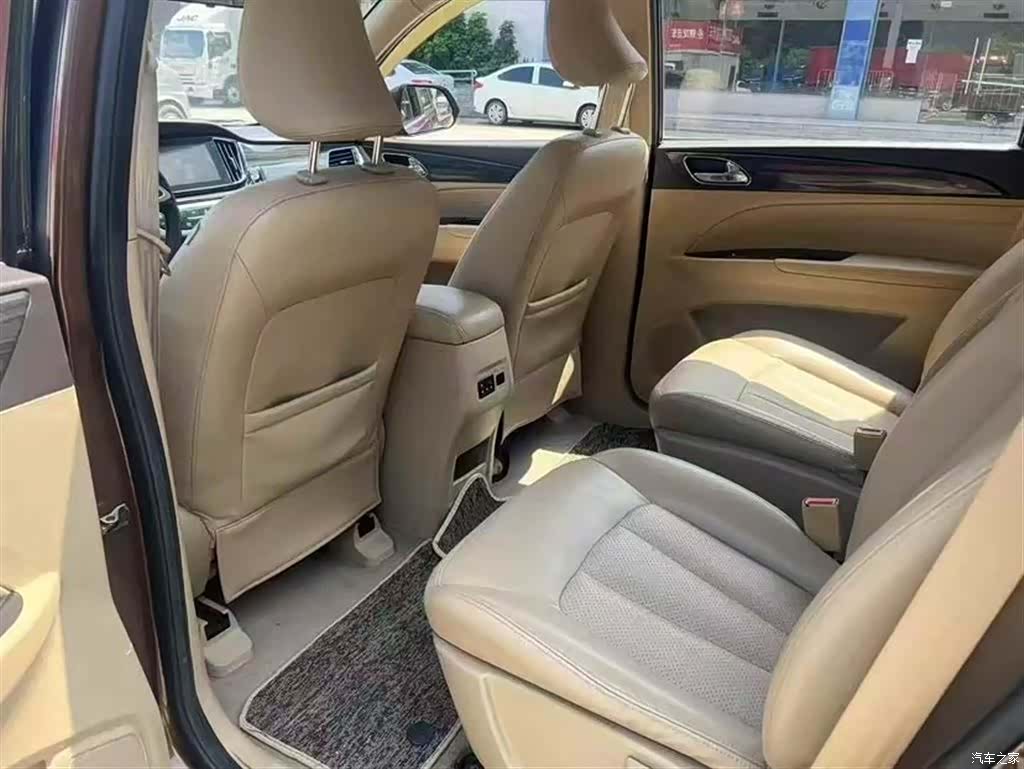 Wuling 730, 2018 6