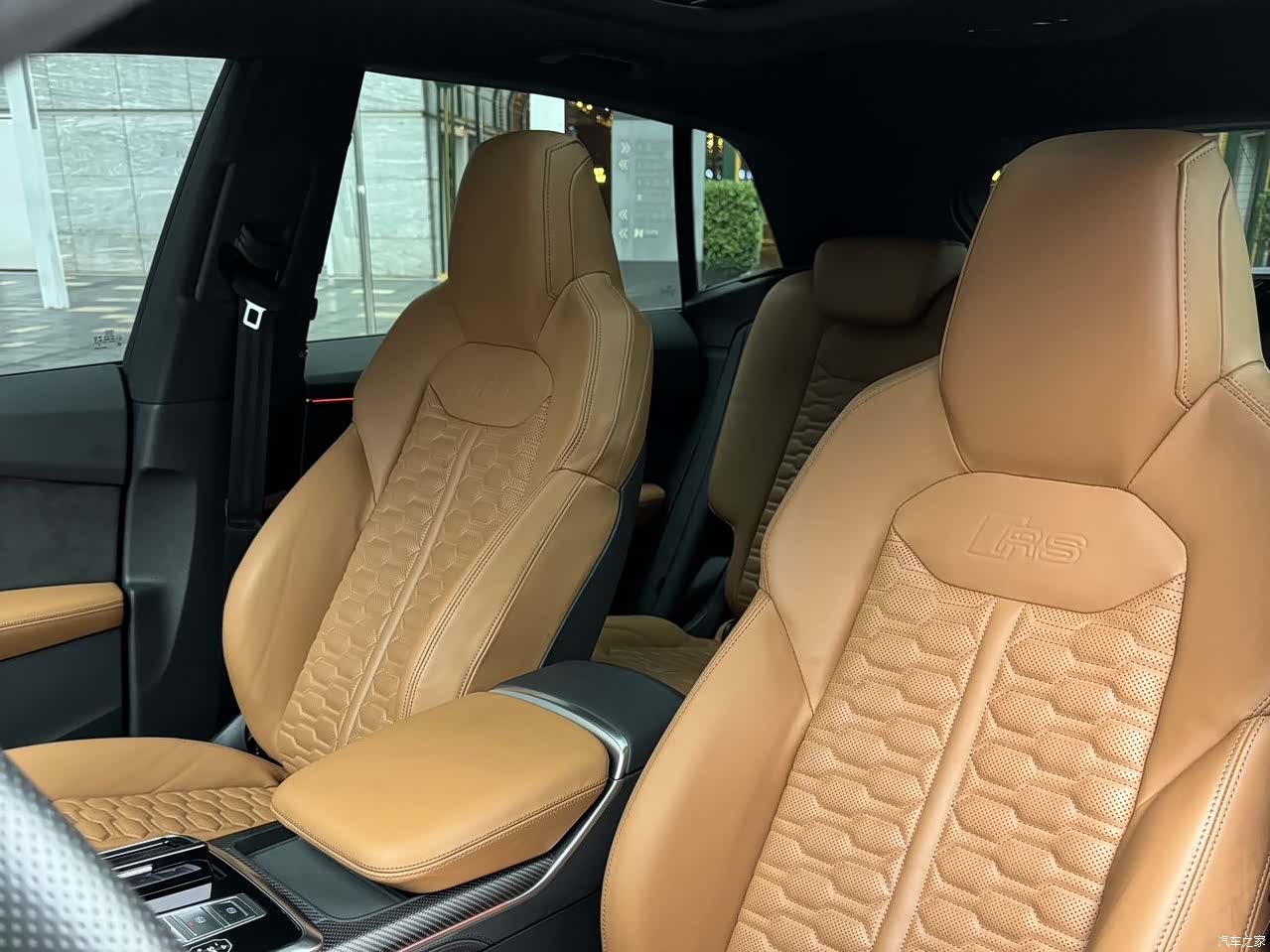 Audi Q8, 2021 9