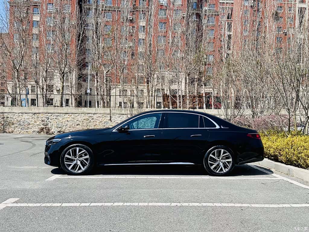Mercedes-Benz E-Class, 2025 24
