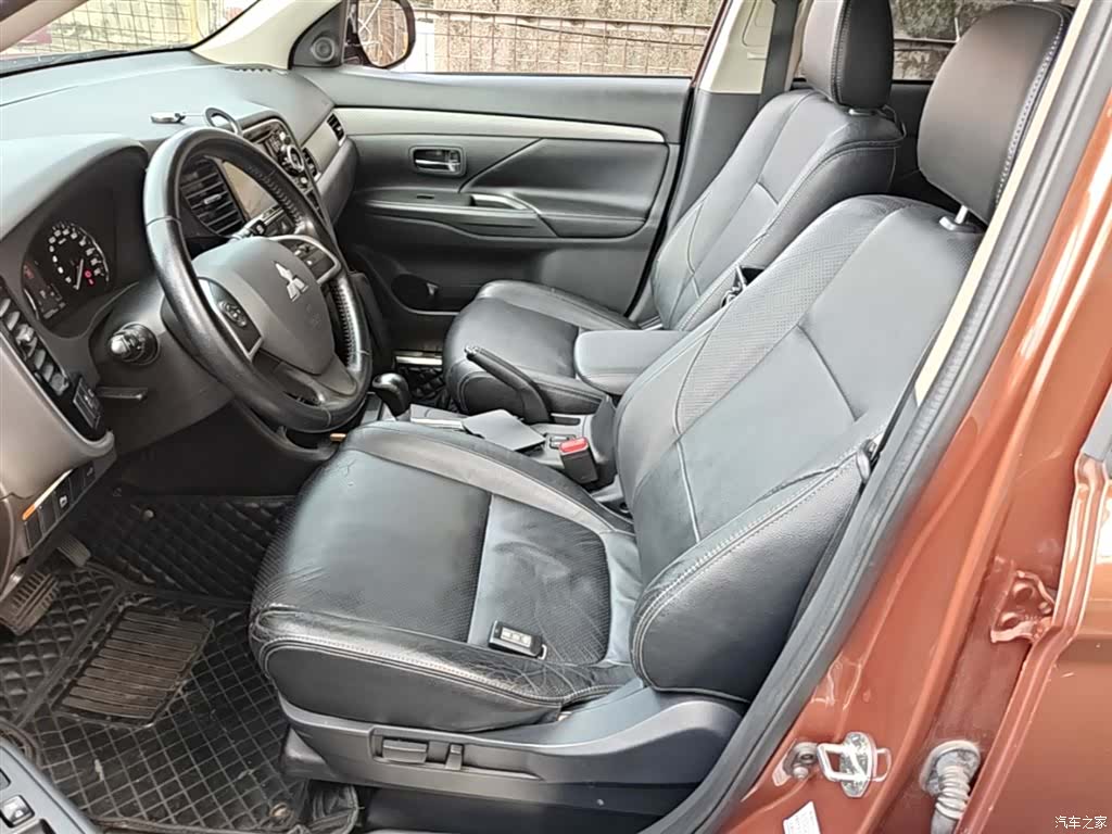 Mitsubishi Outlander, 2015 15