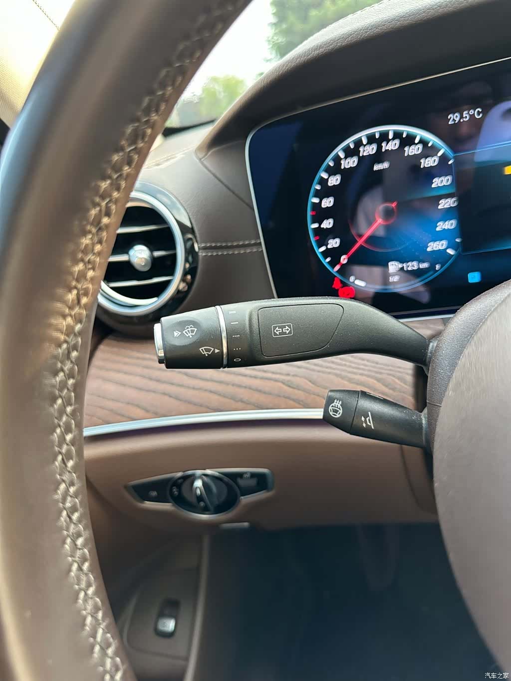 Mercedes-Benz E-Class, 2023 22