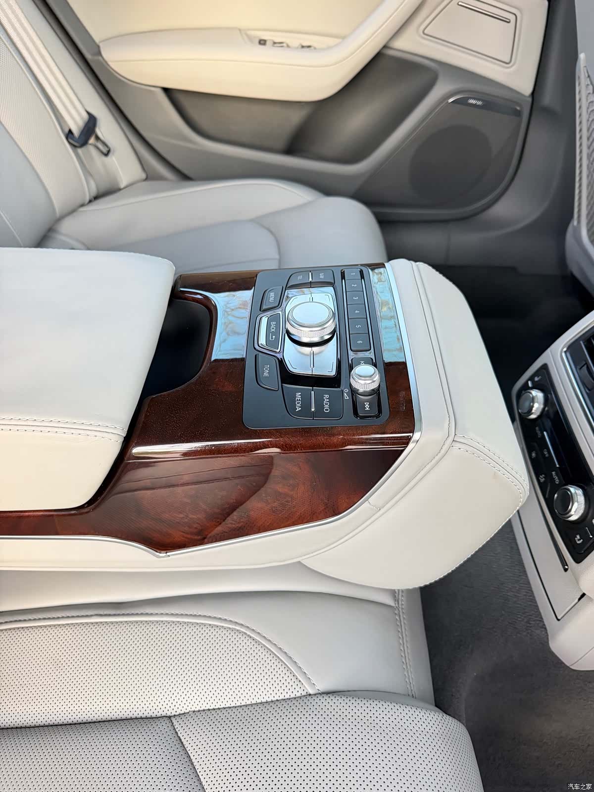 Audi A6L, 2014 16