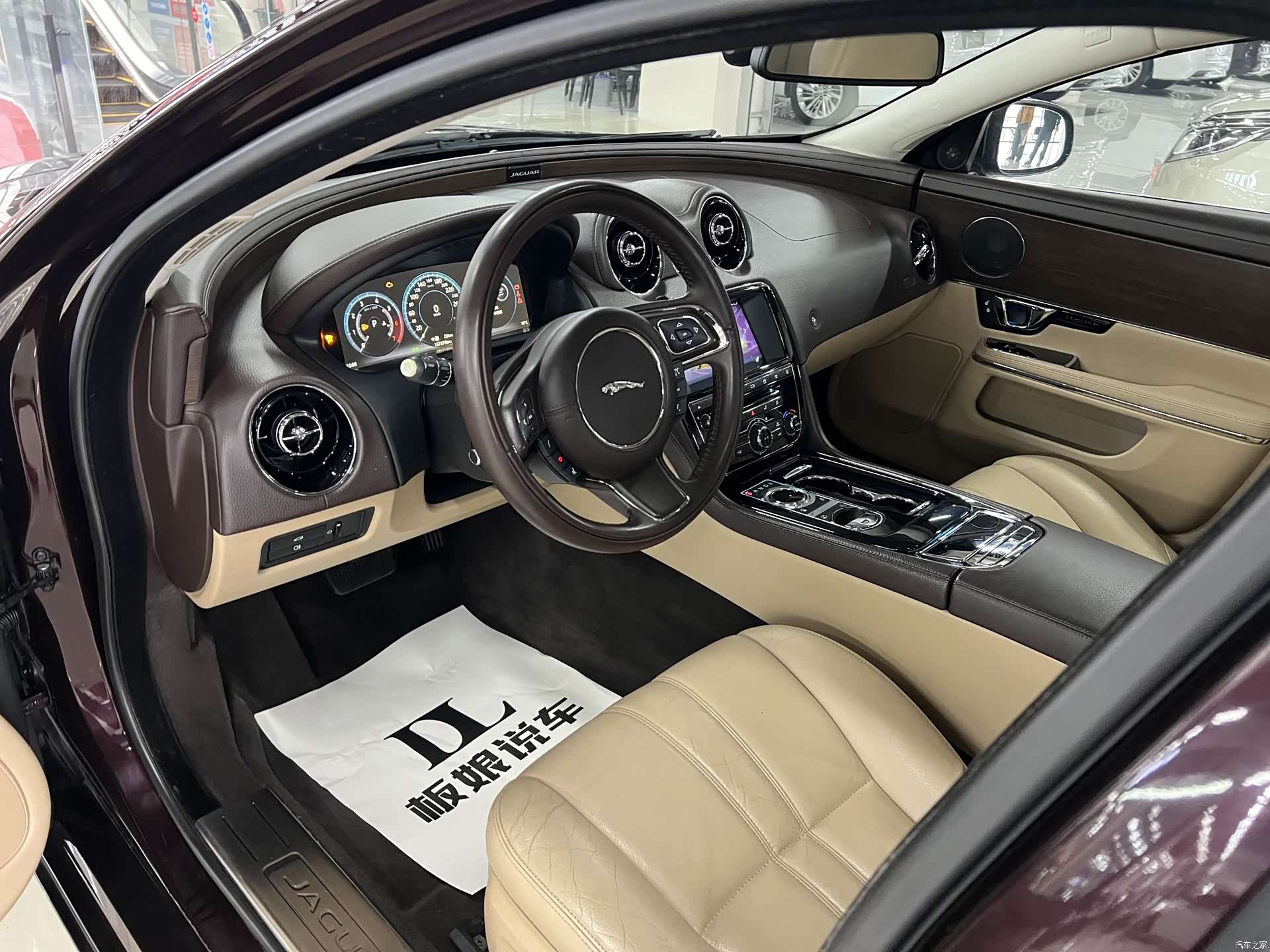 Jaguar XJ, 2017 8