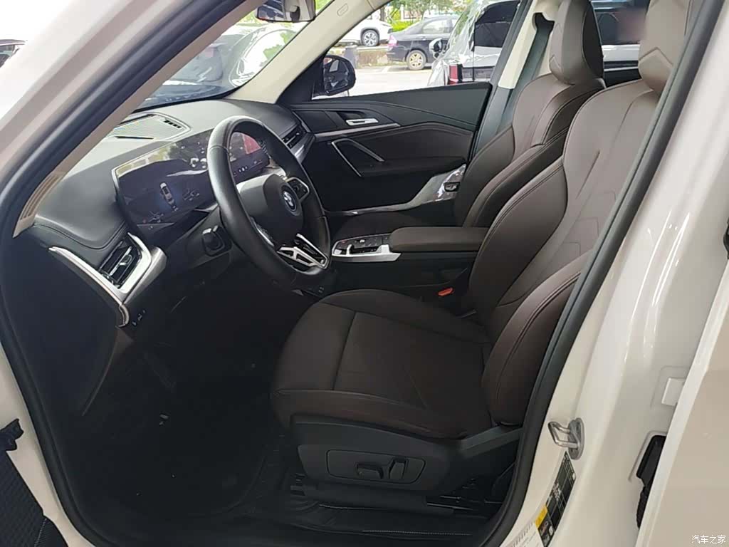 BMW iX1, 2025 15