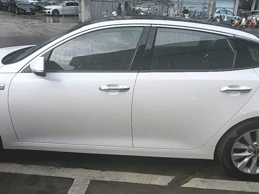 Kia K5 Kia K5