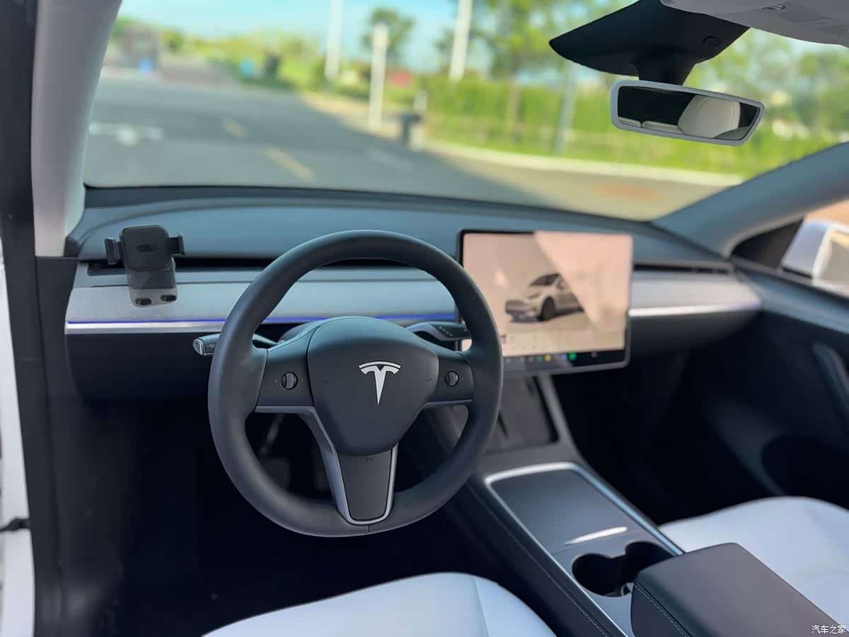 Tesla Model Y, 2024 8