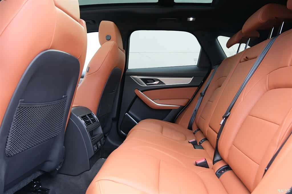 Jaguar F-PACE, 2025 13