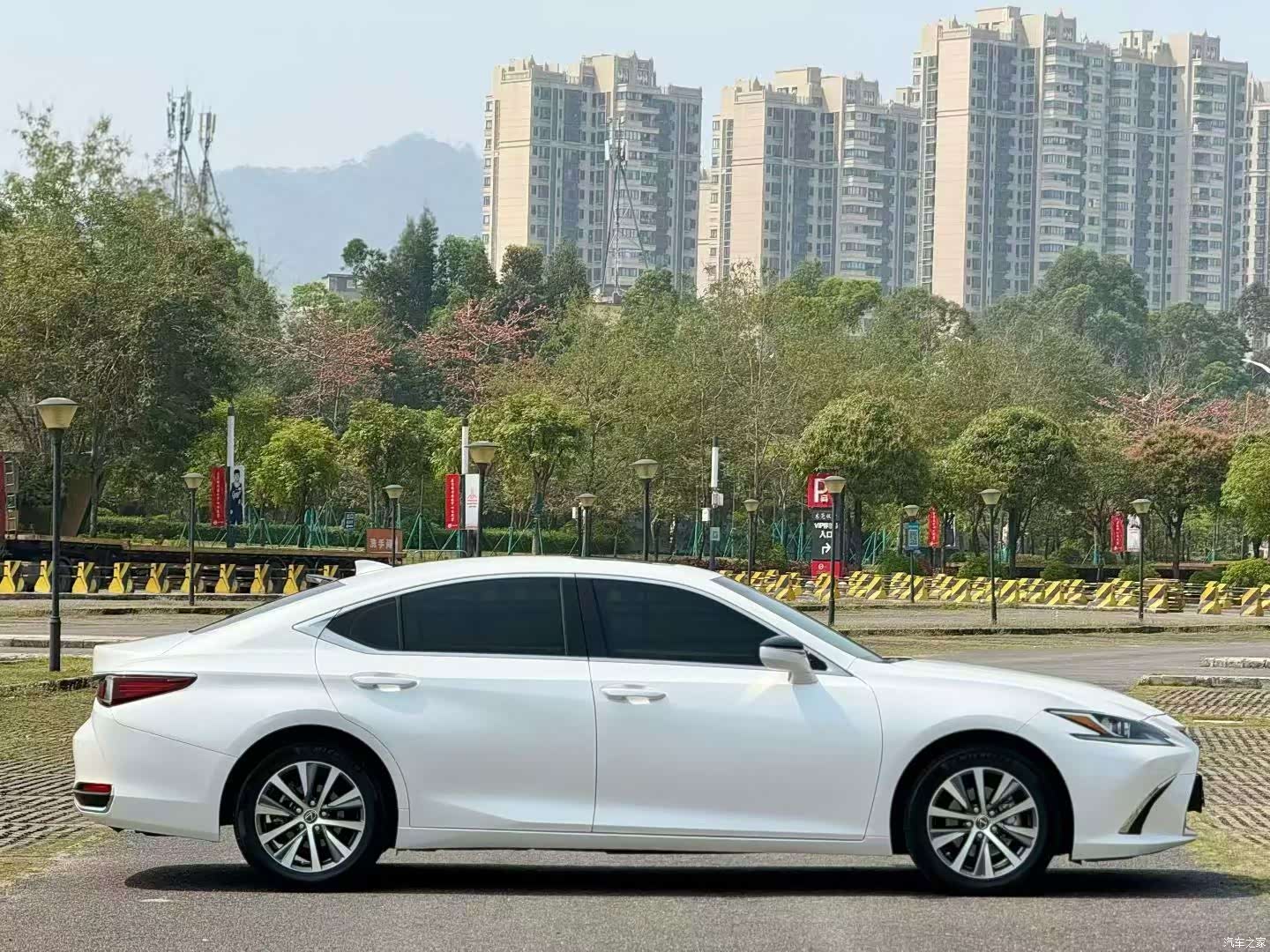 Lexus ES, 2018 9