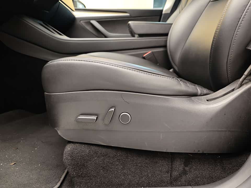 Tesla Model Y Tesla Model Y