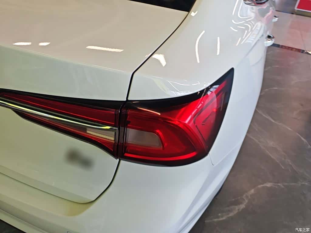 Roewe i5, 2020 8