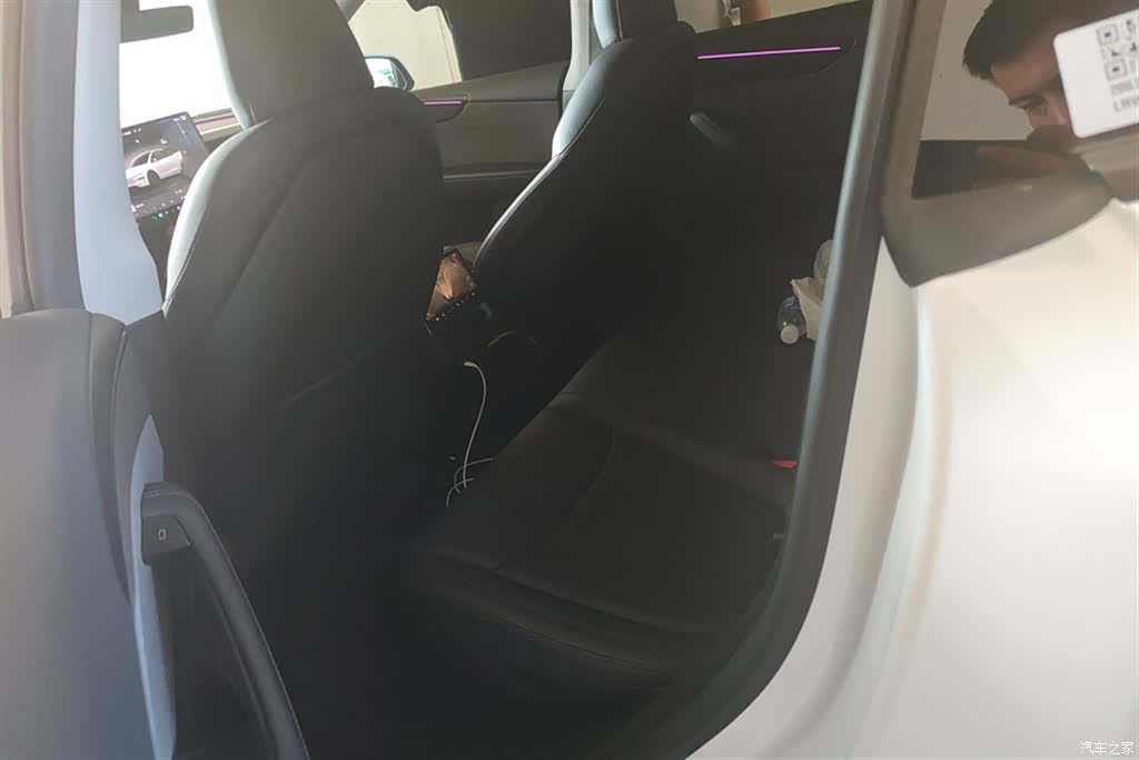Tesla Model Y, 2025 11