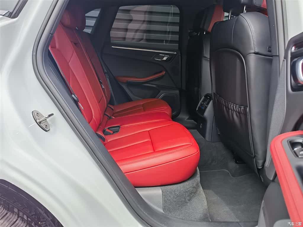 Porsche Macan, 2026 6