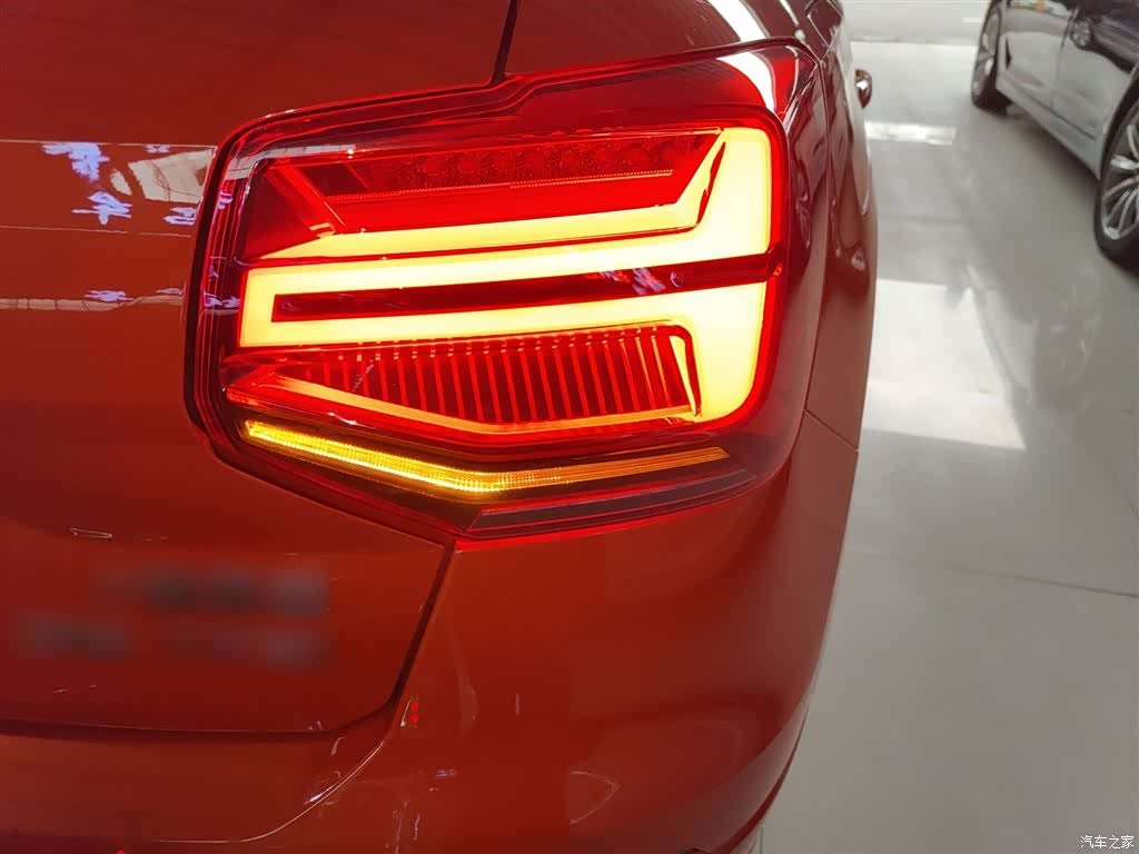 Audi Q2L, 2020 8