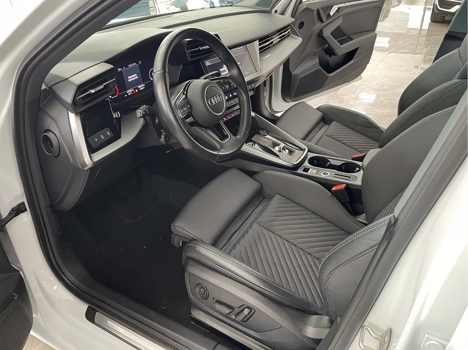 Audi A3, 2023 все фото