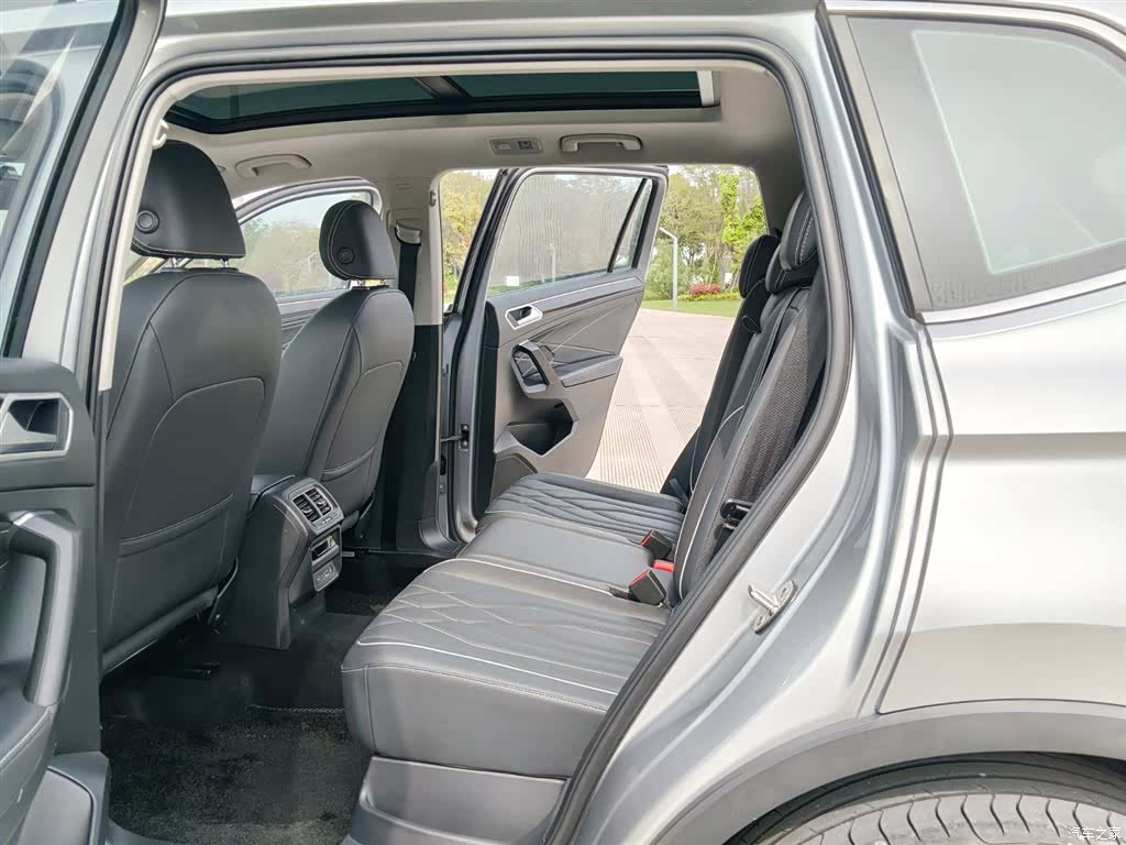 Volkswagen Tiguan L, 2021 11