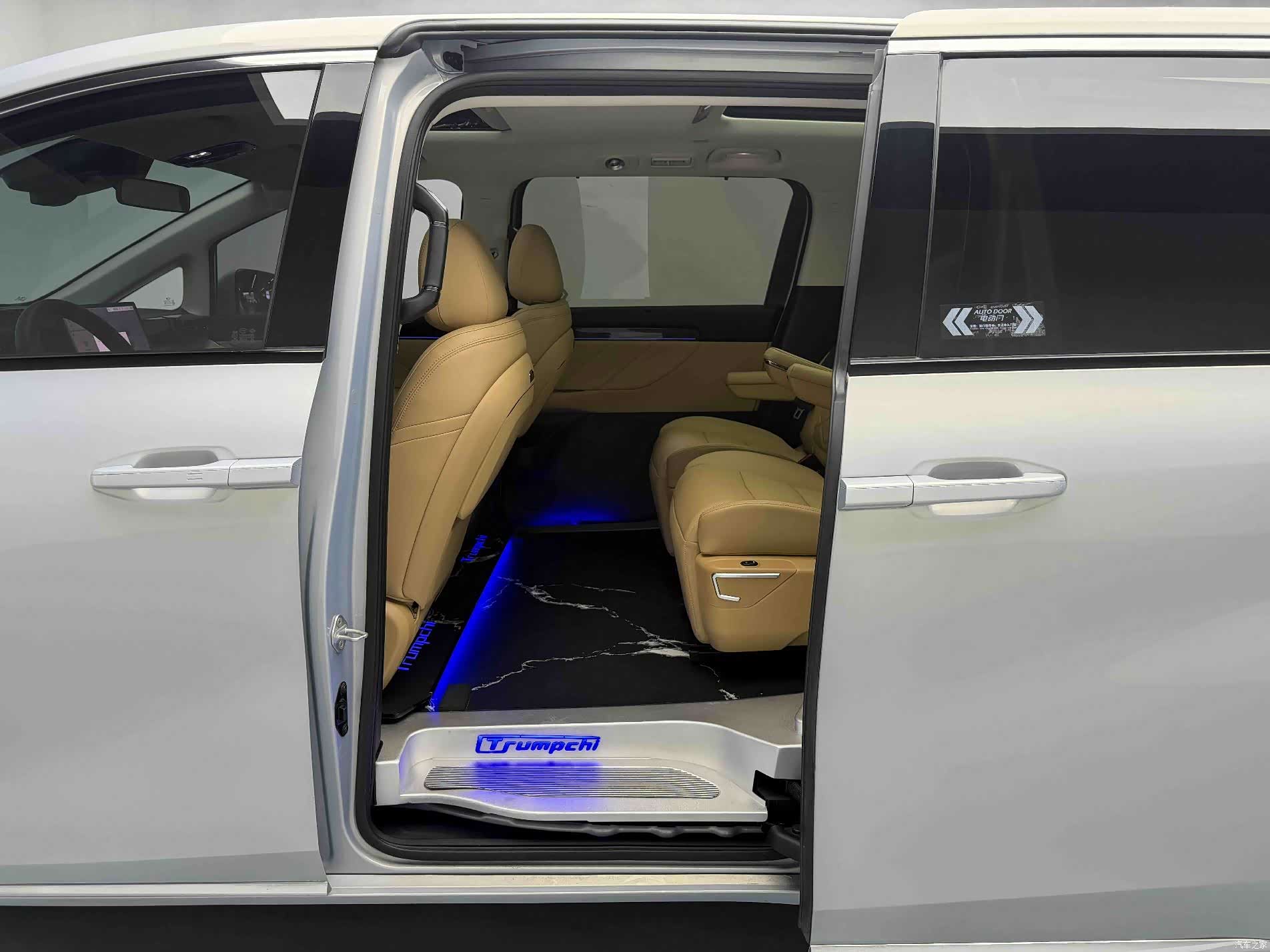 Trumpchi E8, 2025 11