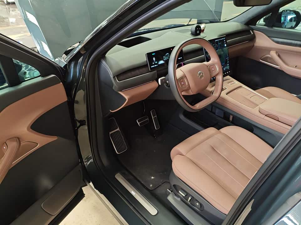 NIO ES8