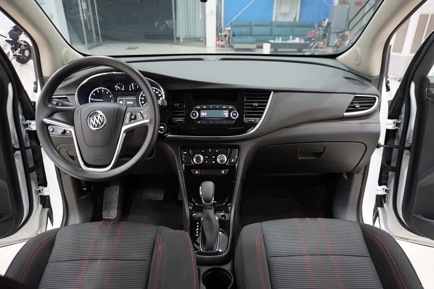 Buick Encore, 2017 9