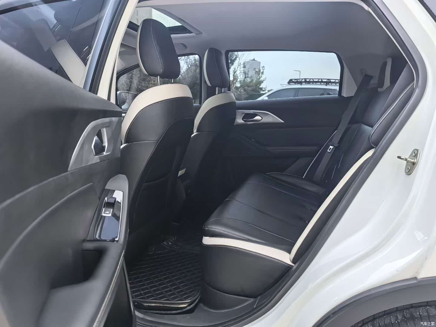 Geely E, 2022 все фото