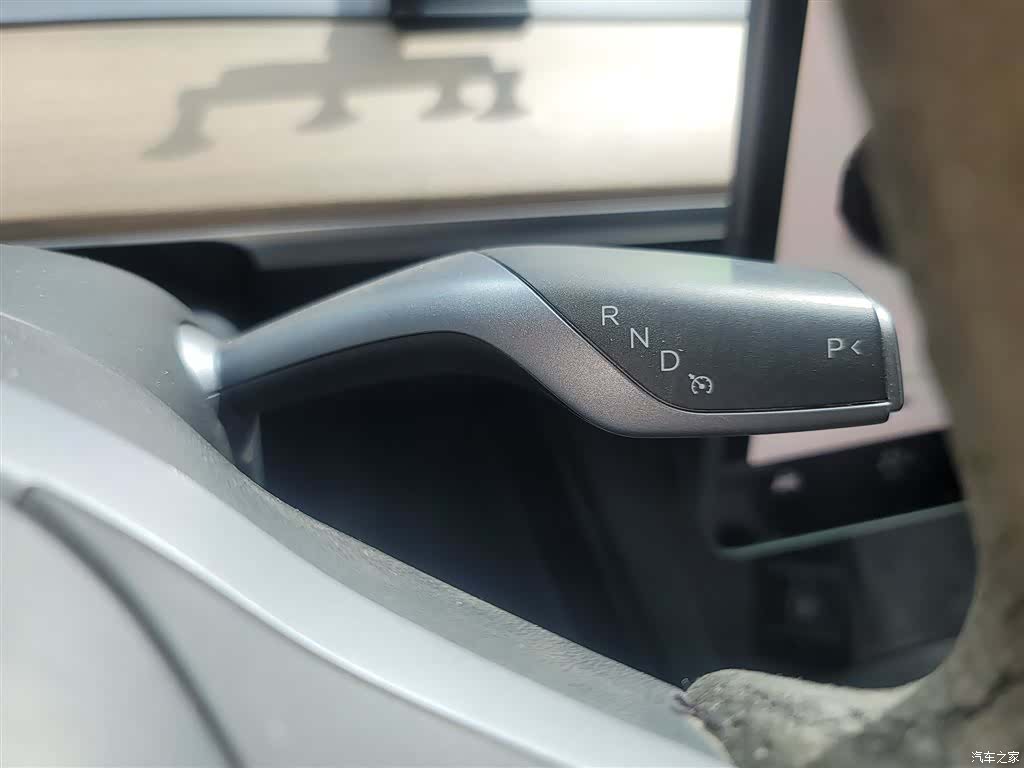 Tesla Model Y, 2022 13