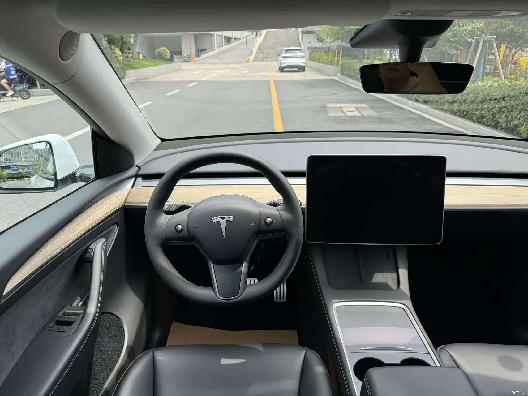 Tesla Model Y, 2023 10