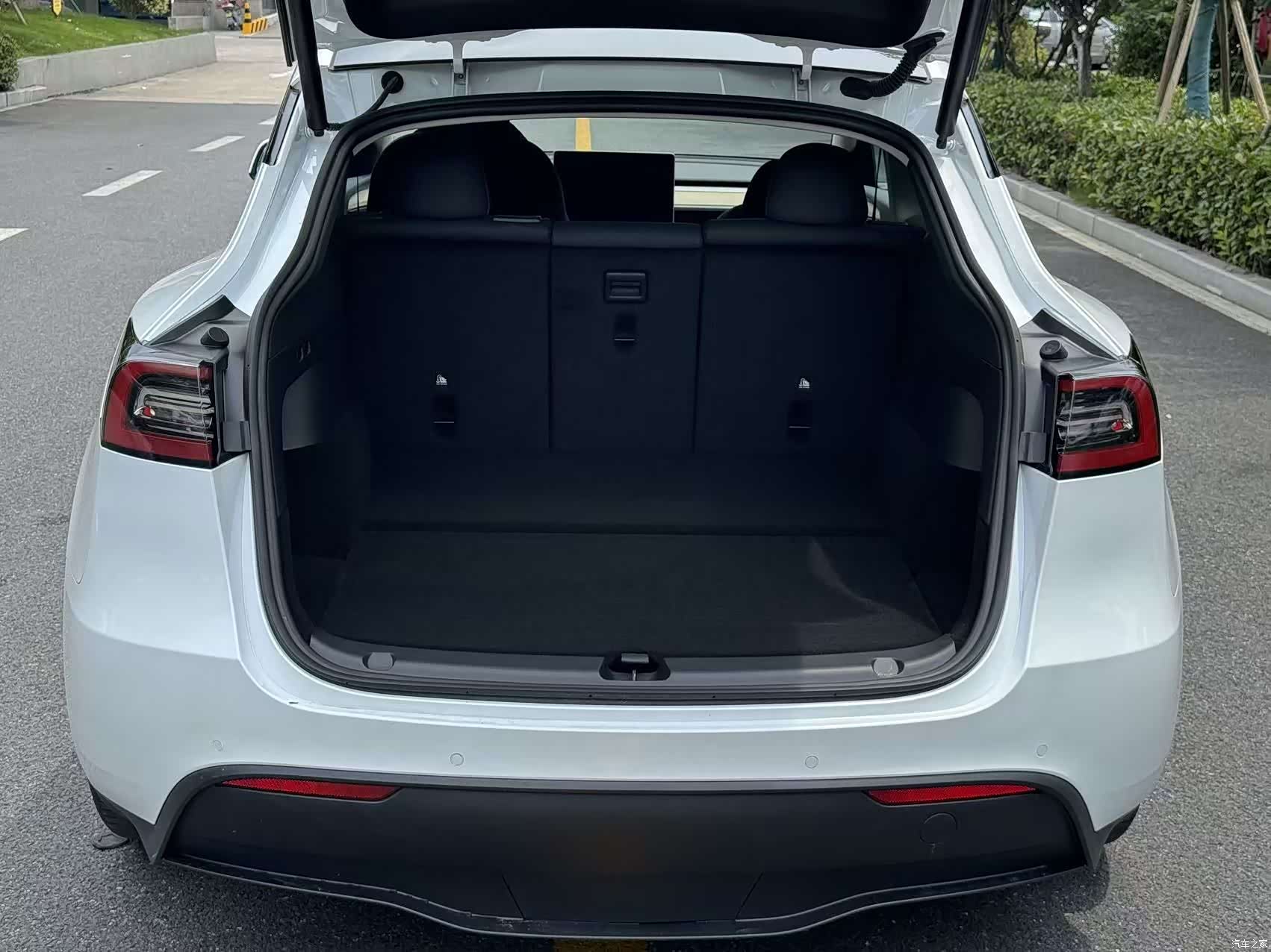 Tesla Model Y, 2023 22