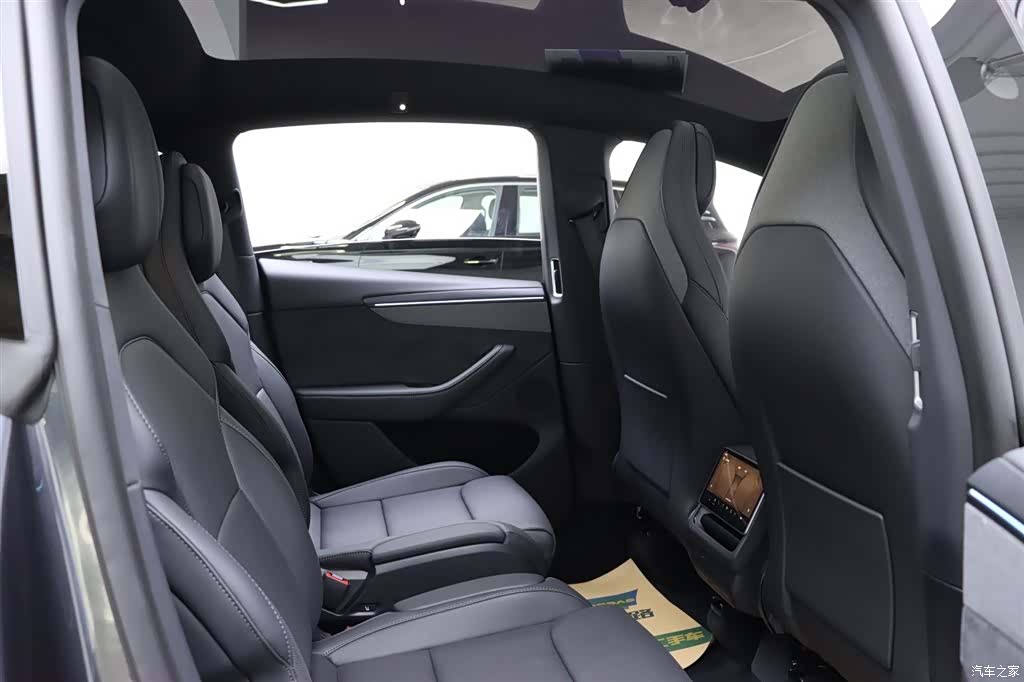 Tesla Model Y, 2026 14
