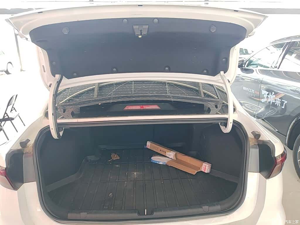 Geely Emgrand, 2023 19