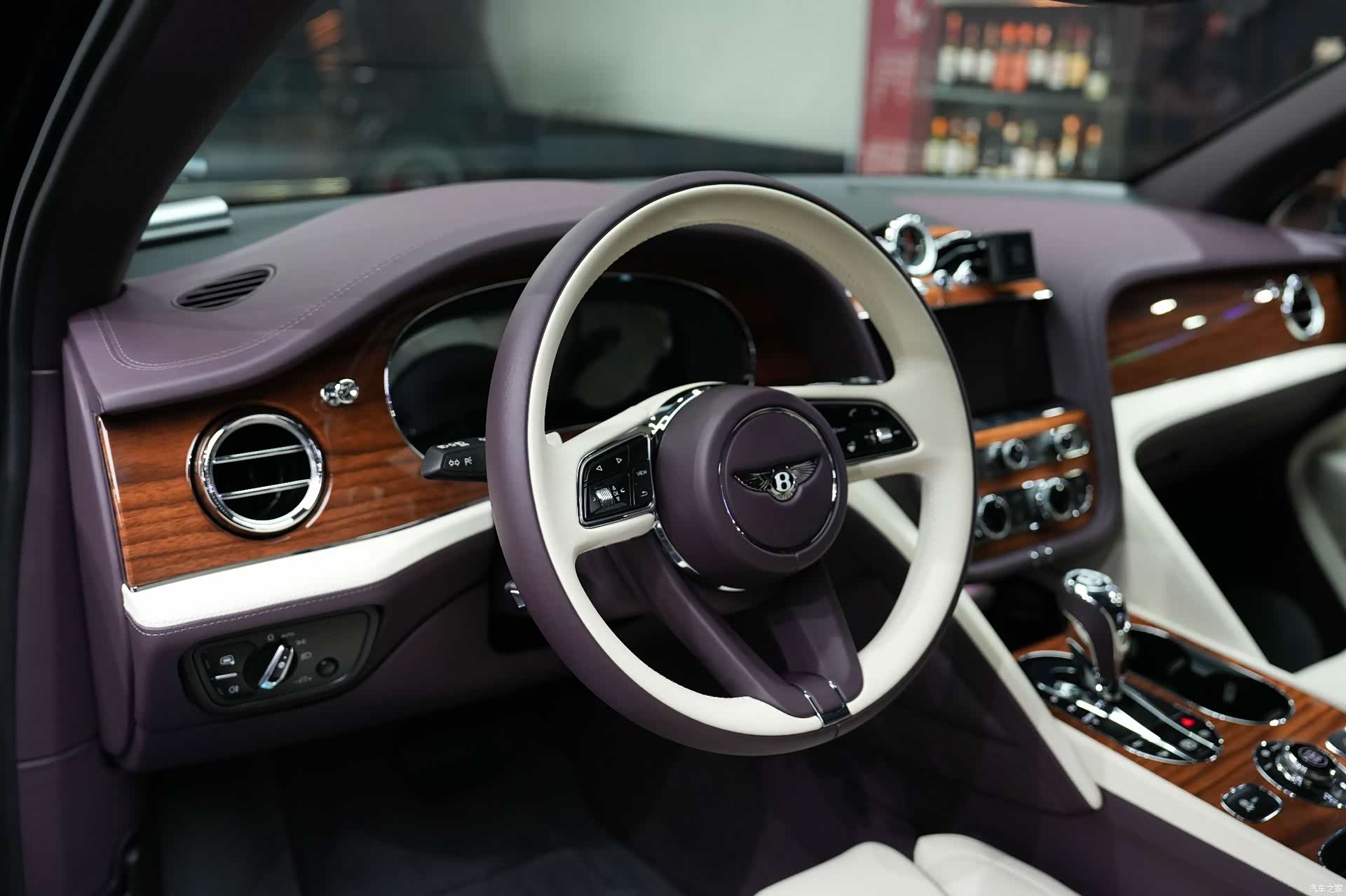 Bentley Bentayga, 2023 16