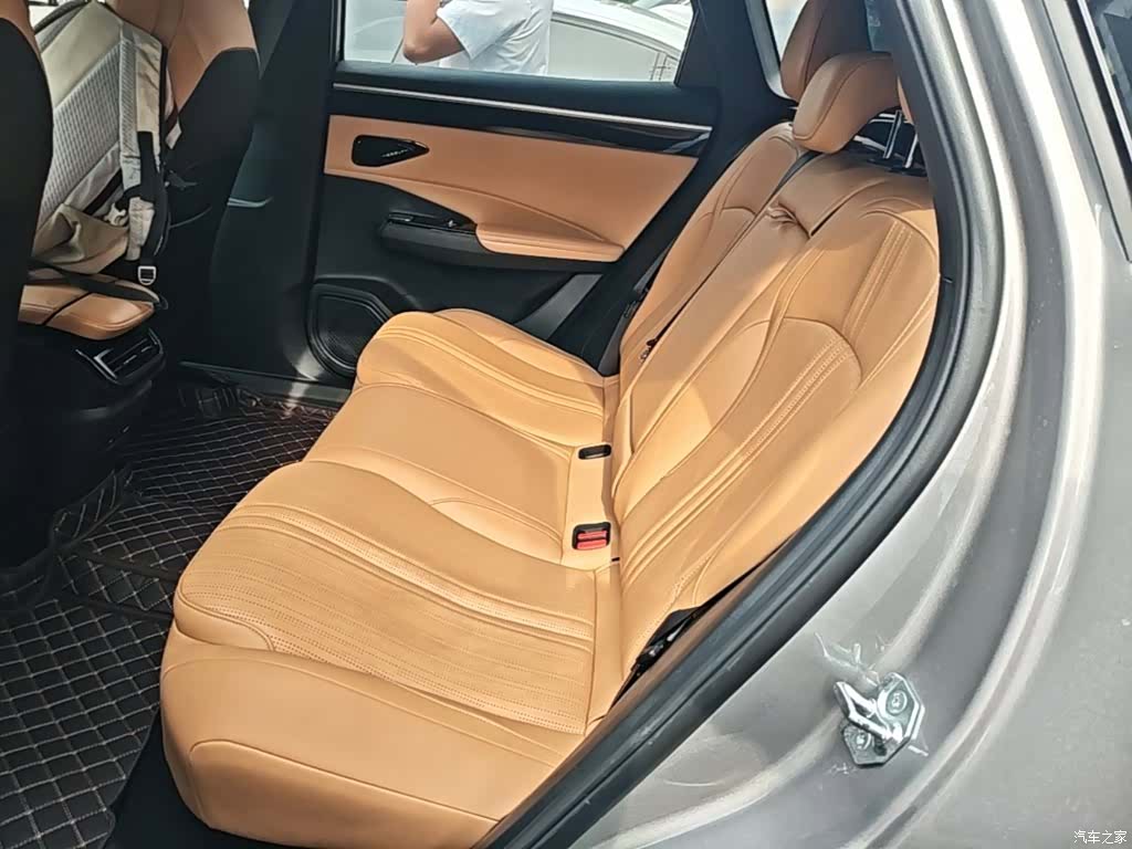 Geely Galaxy L7, 2024 17