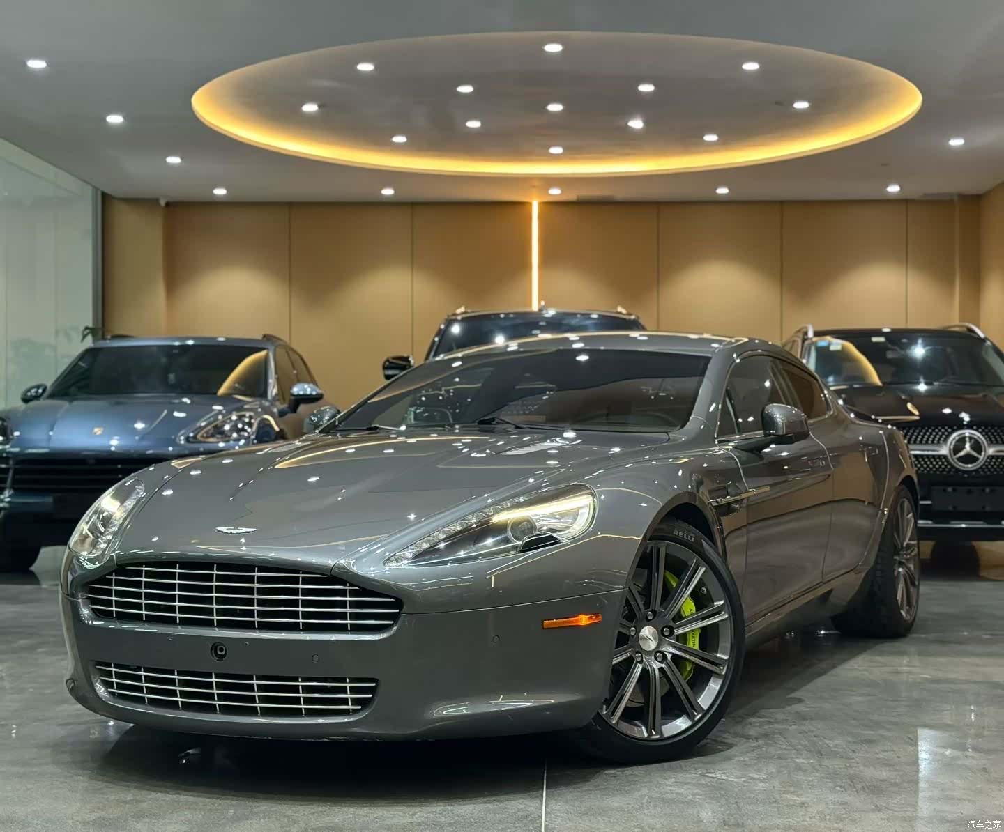 Aston Martin Vantage, 2011 все фото