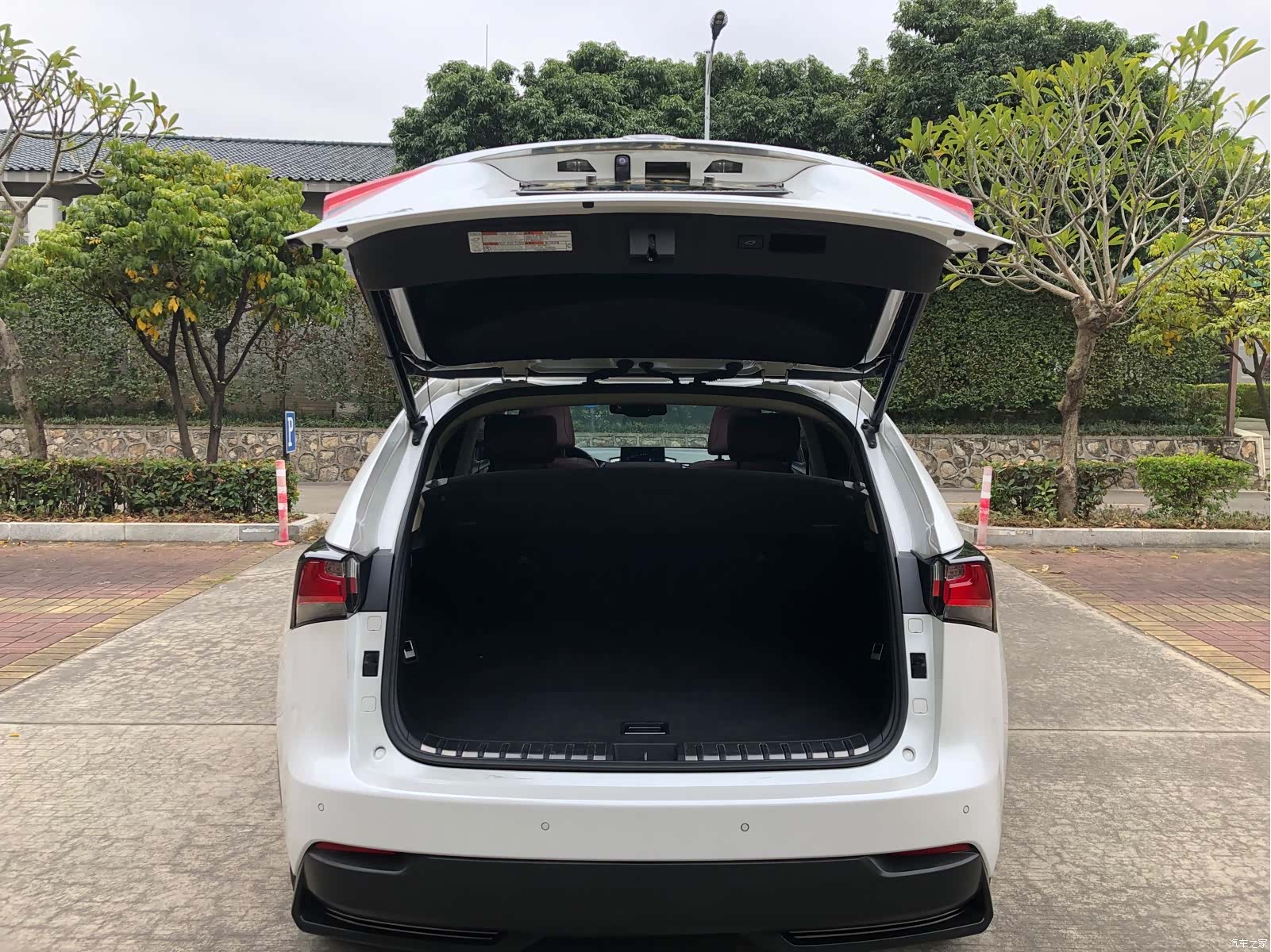 Lexus NX, 2016 18