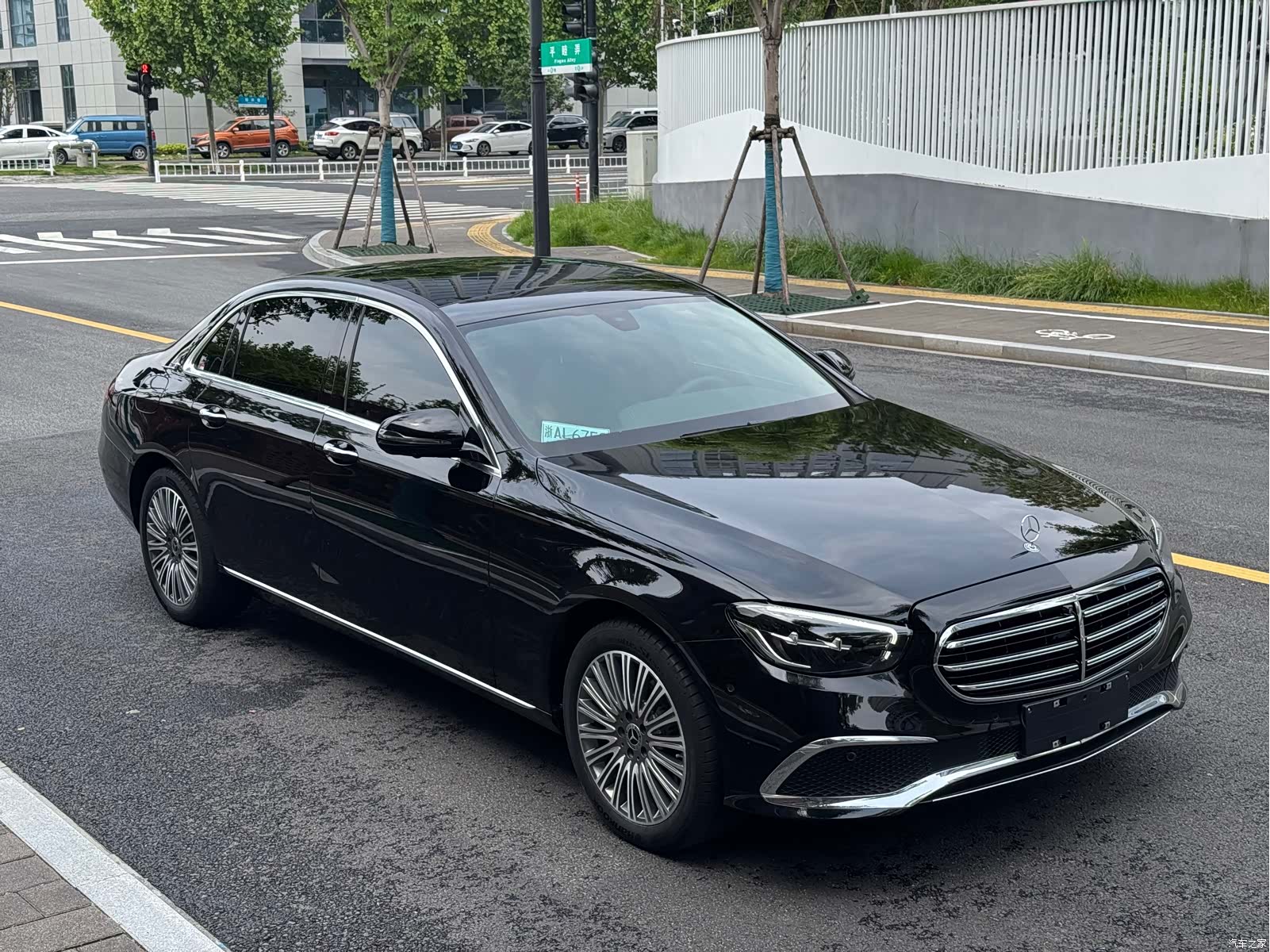 Mercedes-Benz E-Class, 2023 3