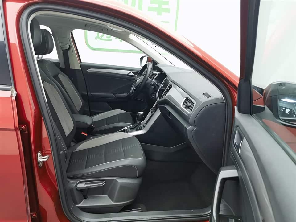 Volkswagen T-ROC exploring Songs