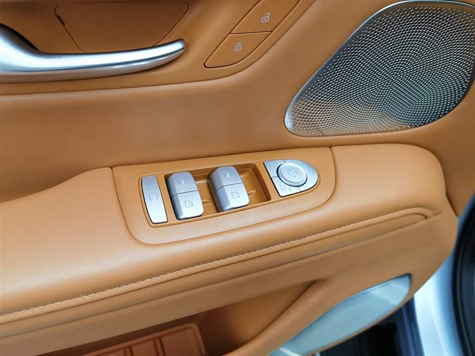 AITO Ask the world M7