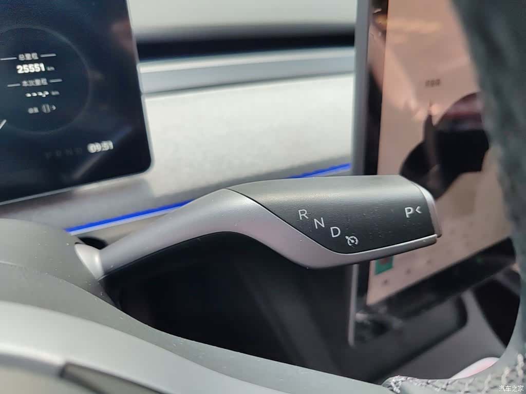 Tesla Model Y, 2024 14