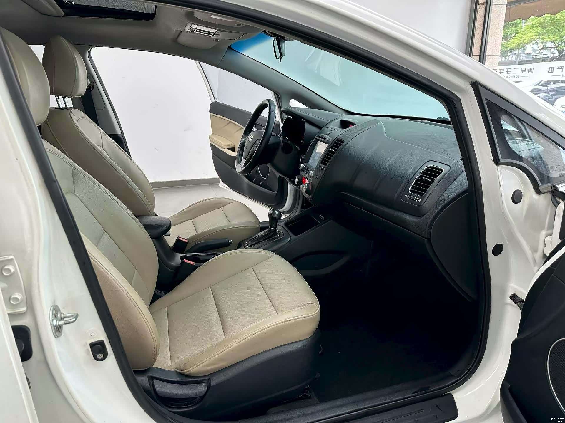 Kia K3, 2013 4