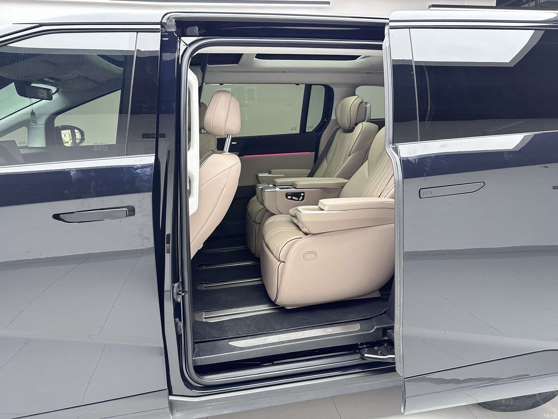 Xpeng X9, 2025 16