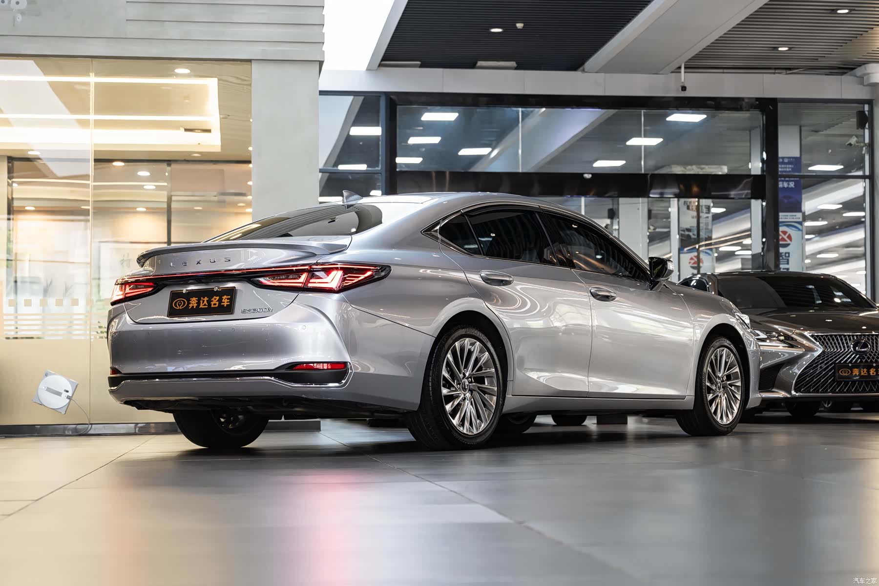 Lexus ES, 2025 3