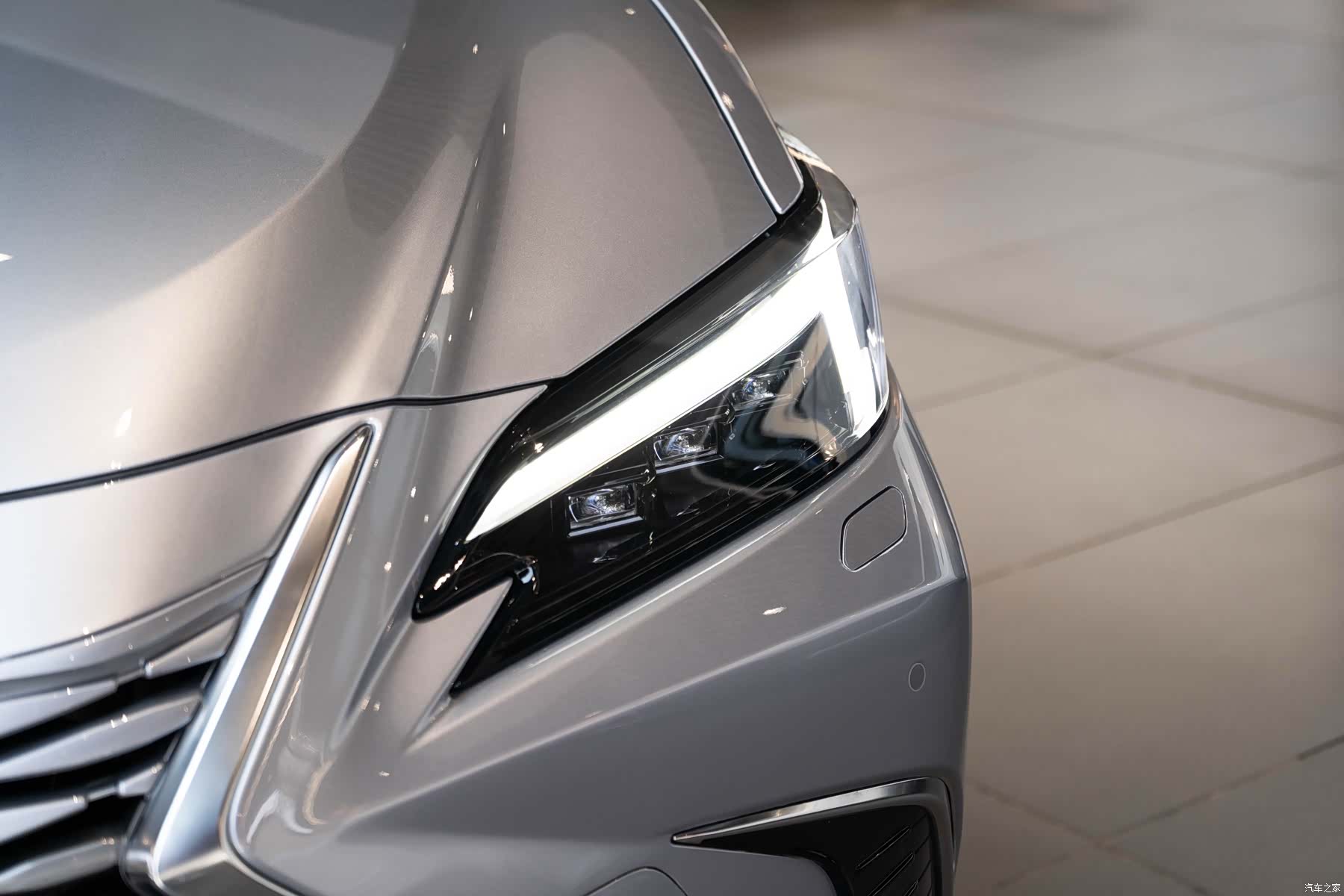 Lexus ES, 2025 6