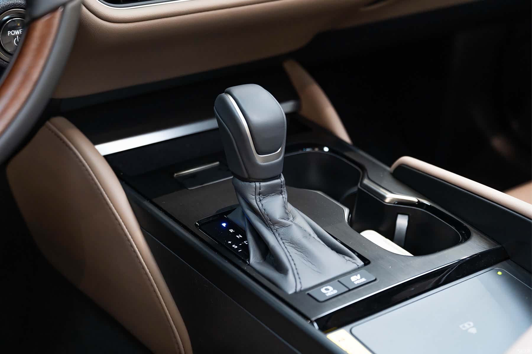 Lexus ES, 2025 15
