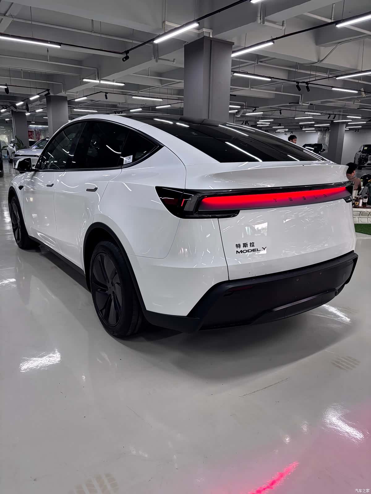 Tesla Model Y, 2026 8