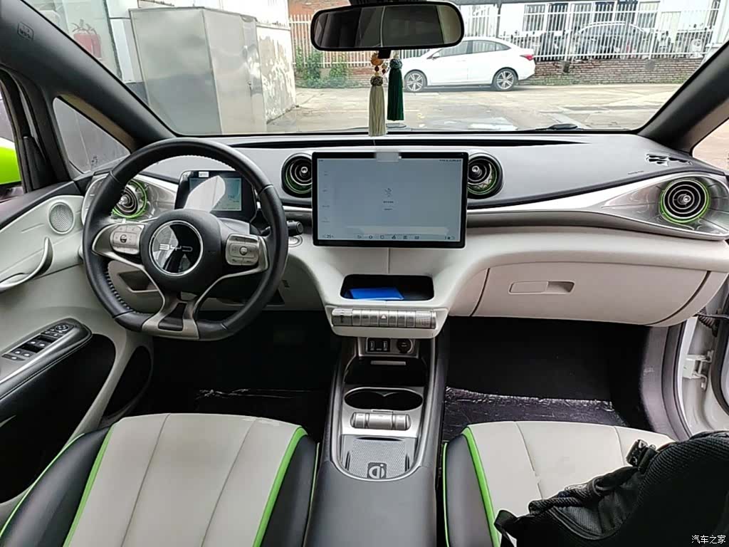 BYD Dolphin, 2022 10